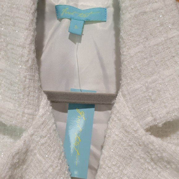 Elegant White Tweed Women's Blazer - Picture 4 of 12